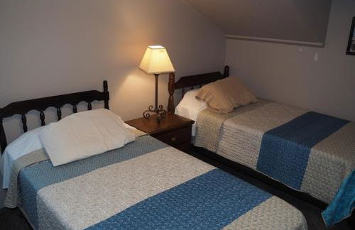 The Cute & Cozy - Upper Apt - Great Location! - Foto 27