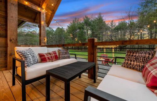Family fun, romantic Hot Tub, Firepit, King Bed 15 min from Blue Ridge & Ellijay - Foto 41