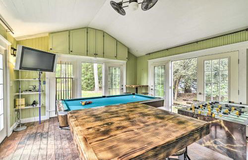 Bayfront Retreat with Game Room and Outdoor Pool! - Foto 25