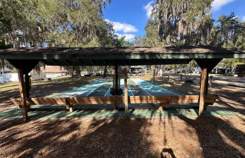 Larkin's Corner Salt Springs Resort Cottage 10 - Foto 18