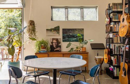 Mid Century Modern Family Home On 25 Acres! - Foto 11