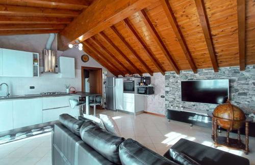 S&M APARTMENTS - Splendida Mansarda in Legno Nova Milanese - Monza - Foto 1