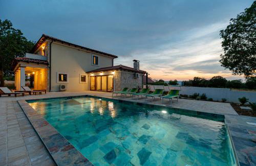 Villa Pietro with a heated Saltwater pool - Photo 15