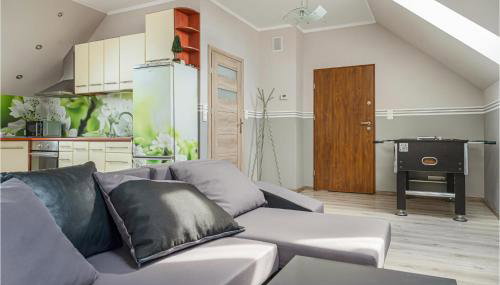 2 Bedroom Amazing Home In Ploskinia - Foto 4