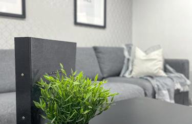 Luxury Private Apartments - Close to Town Centre - Photo 9