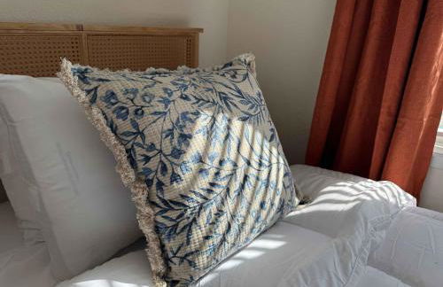 The Orange Blossom Suite Near UF Shands D-town - Photo 11