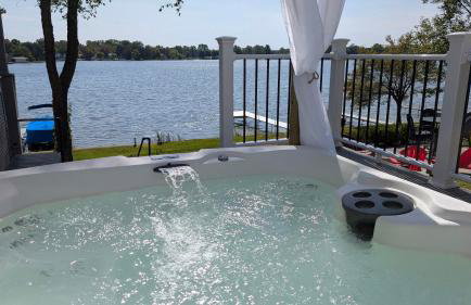 Cozy cottage on peaceful lake - Foto 1