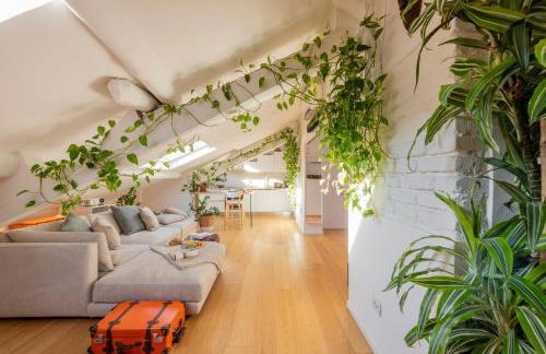 Bright penthouse attic in the heart of Milan - Photo 1