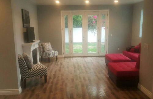 Lake Balboa Modern 4 Bedroom 3 Bath Glam Charmer - Foto 18