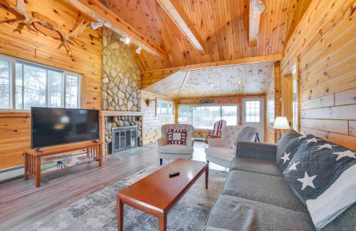 7 Mi to Nubs Nob Lakefront Abode with Fire Pit! - Foto 1