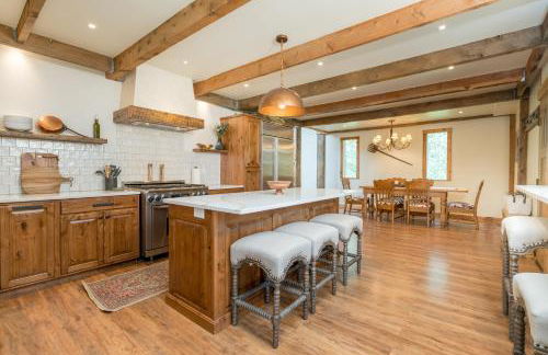 Bear Lodge with private Pool, Hottub, and Sauna! - Photo 15