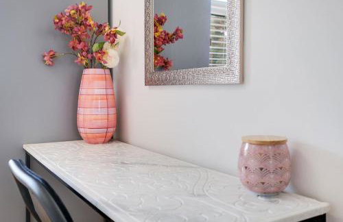 Luxury 5 BDR 2 BA House with Parking in Sandhurst By 360Stays - Photo 68