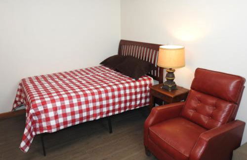 Miners Choice 3 Bedroom on Main St Bonus Rooms Sleeps up to 9 TV WIFI Piano - Foto 59