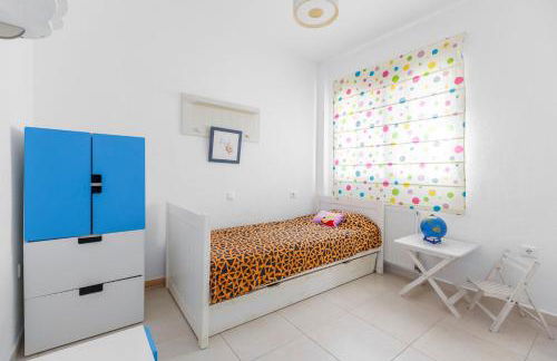 Bright villa with salt water pool - Photo 31