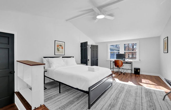 Chamblee Retreat 3BR Home w Spacious Porch - Foto 7