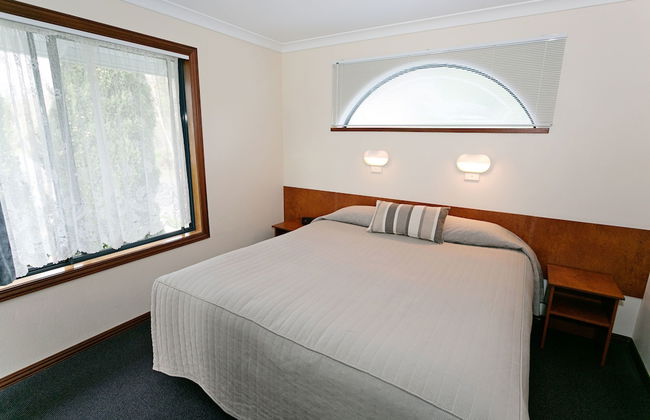 Dolphin Lodge - Photo 5