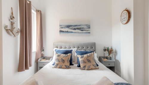 Charming Beachside Town House - Photo 2