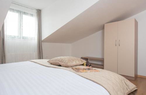 Holiday home Svilaja I Heated pool, family retreat - Photo 22