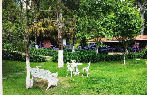 Lindo e aconchegante chalé com piscina, lareira e churrasqueira - Foto 28