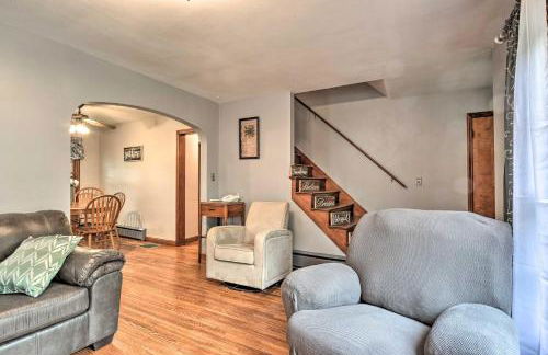 Cozy Family Home with Kayaks, Dock and Fire Pit! - Foto 10