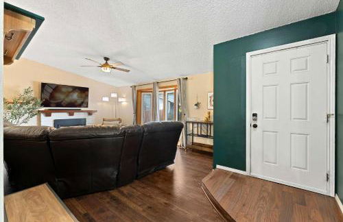 Family 4BR Home with Patio by Willowcreek Park - Foto 22