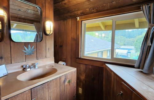 Unique Farm Apartment with Woodstove - Foto 11