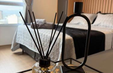 Studio 63 novo, luxuoso e completo com ar condicionado e cama Queen Size - Centro Mogi - Até 4 Pessoas - Foto 8