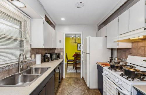 HotTub, King & PoolTable~East Wichita - Foto 35