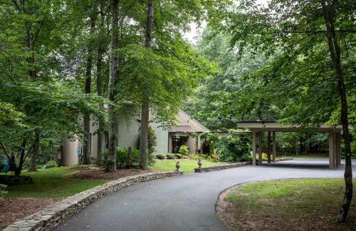 The White Elephant Inn Getaway with Pool and Hot Tub! - Foto 41