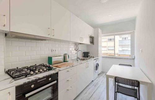 Lovely 3-bedroom condo w/ free parking on premises - Foto 32