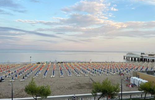 Vista mare a 10m dalla spiaggia, 8 piano e parcheggio privato - Foto 22