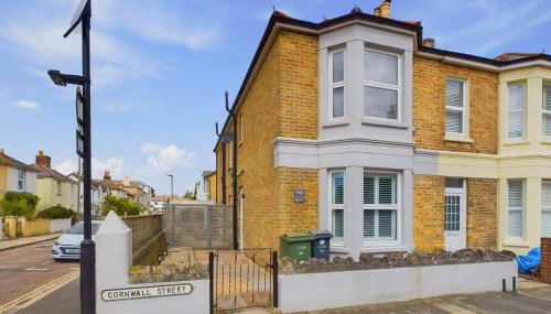 Seaside Cottage, Moments from Ryde's Golden Sands, Sleeps 4 - Foto 3