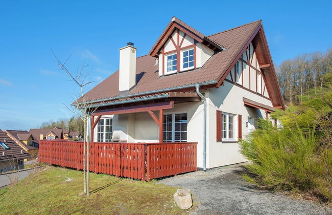 Luxury Villa with Fireplace near Reservoir in Nordeifel - Foto 1