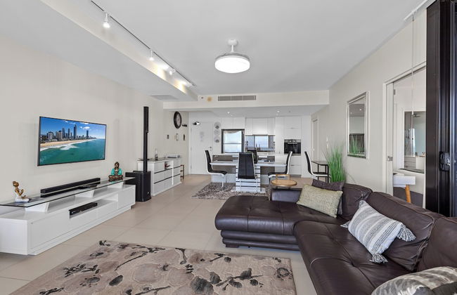 Ultra Broadbeach - Photo 60