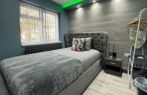 MODERN SUITES -5 Bedroom House- With FREE PARKING Birmingham city - Foto 69