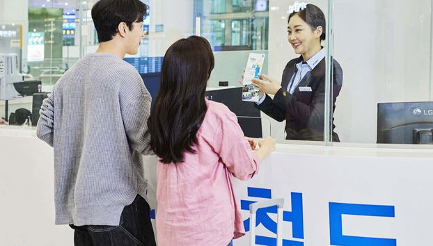 Recibiendo el billete de tren