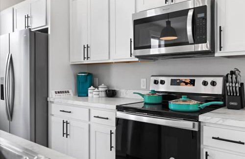 Stay with Style in this Townhome - Photo 12