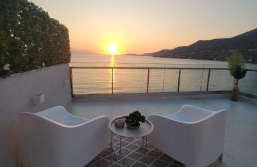 Stylish Rooftop Retreat with Hot Tub with Loutraki Beach - Foto 35