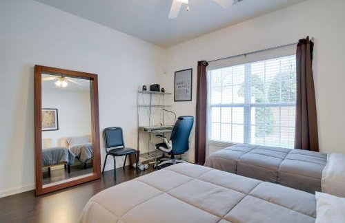 Inviting High Point Townhome with Patio and Privacy! - Foto 18