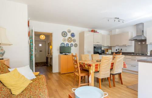 Cheerful 2-Bedroom house with Private parking - Pass the Keys - Foto 1