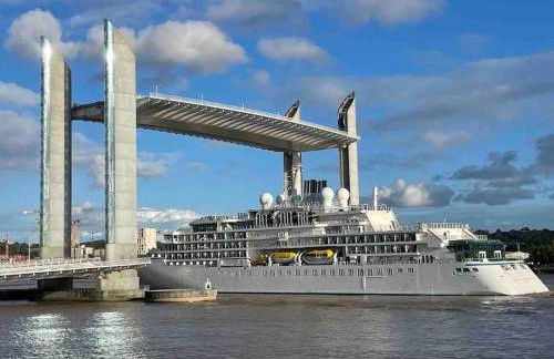 Jennys-Getaways Sunny Apartment Close Cité du Vin - Foto 8