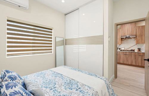 Cozy Modern Home w Full Kitchen & Parking - Foto 14