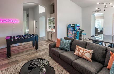 New Listing! Stylish 4 Bdrm W/pool and Game Room - Foto 8