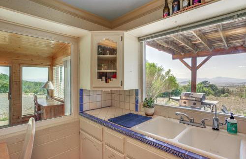 Sunroom and Sauna! Mtn-View Prescott Valley Home - Foto 12