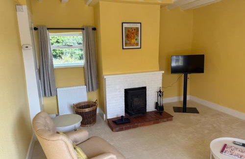 Pretty 2 Bedroom Cottage in Skirmett with Parking - Foto 5