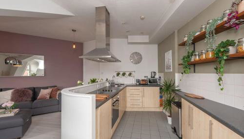 Shoppers Oasis - Heart of Leeds City Centre - Pass the Keys - Foto 2