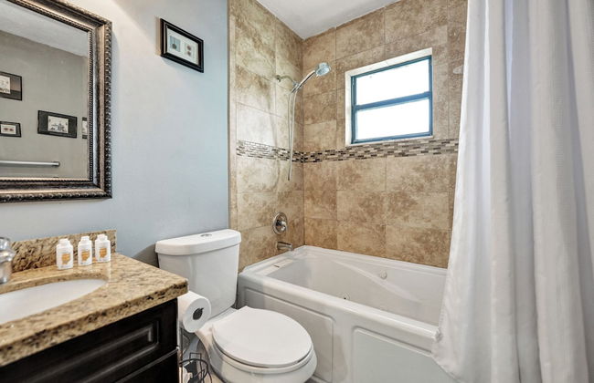 Villa Royale 4 BR Home w Pool & Hot Tub - Foto 41