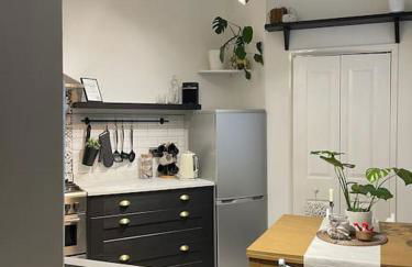 Hoole House- Bright and modern 2 bedroom house, close to Chester train station and the City Centre - Photo 18