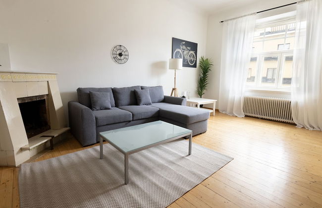 2ndhomes Spacious & Cozy 1BR Home - Photo 11