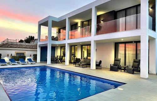 Luxury villa with large swimming pool and outdoor area - Foto 3